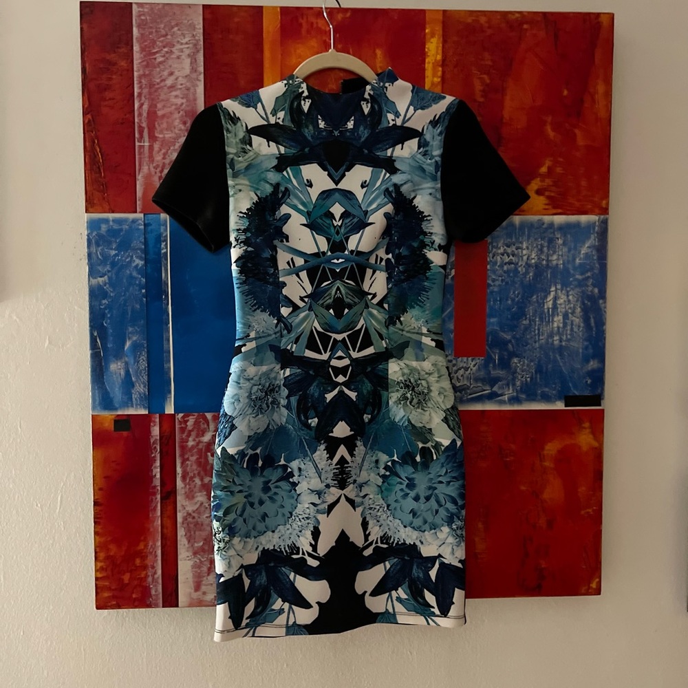 Blue and black abstract short sleeve dress.